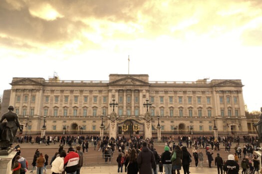 BUCKINGHAM PALACE & LONDON