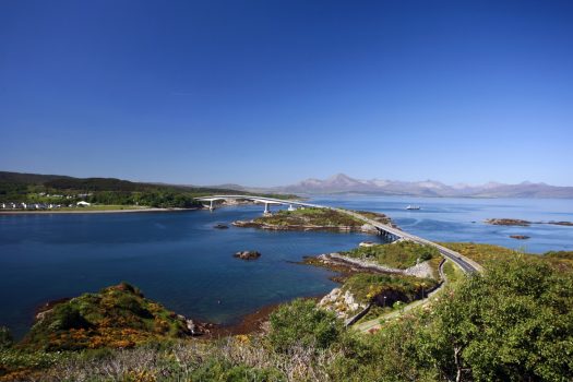 THE SPECTACULAR SCOTTISH HIGHLANDS AND THE HEBRIDES